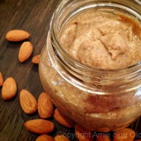 How-to-make-your-own-Almond-Butter