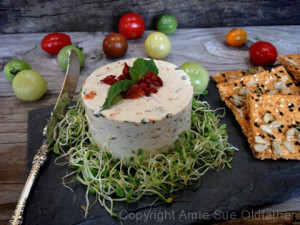 Sun-dried-Tomato-and-Basil-Cheese-Spread4
